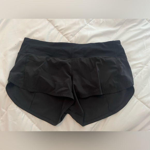 Lululemon size 8 speed up low rise 2.5 inseam BLACK - Picture 2 of 4